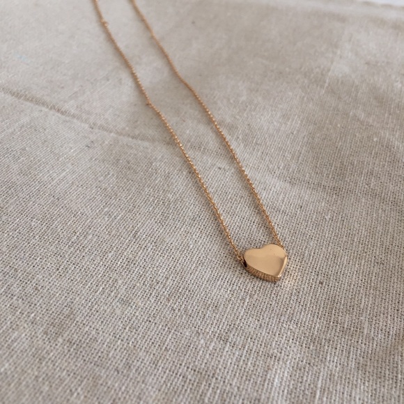 ❗️One left❗️NWT Gold Heart Necklace - Picture 2 of 3